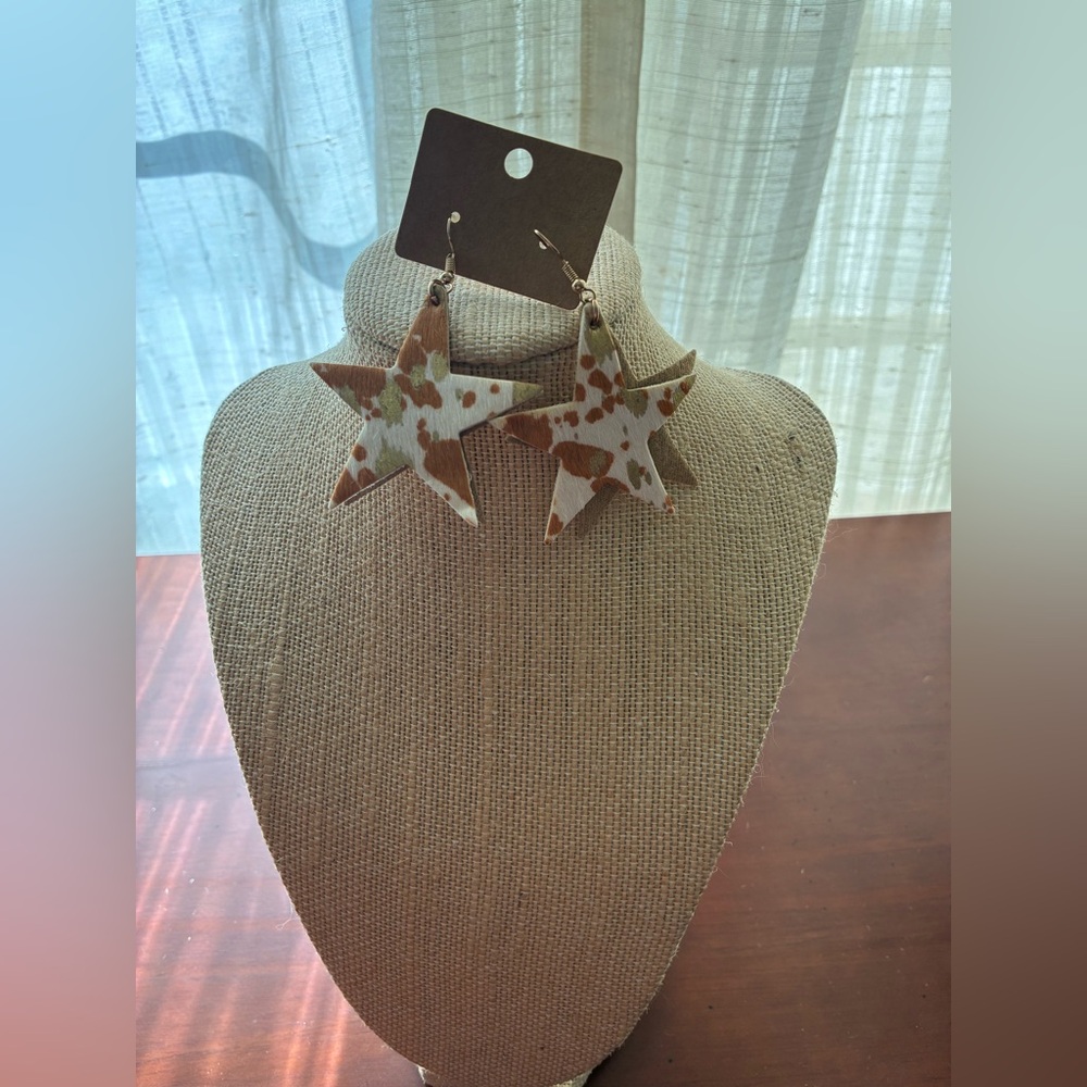 BOGO Star-Shaped Cowhide Pattern Drop Earrings - Brown & White